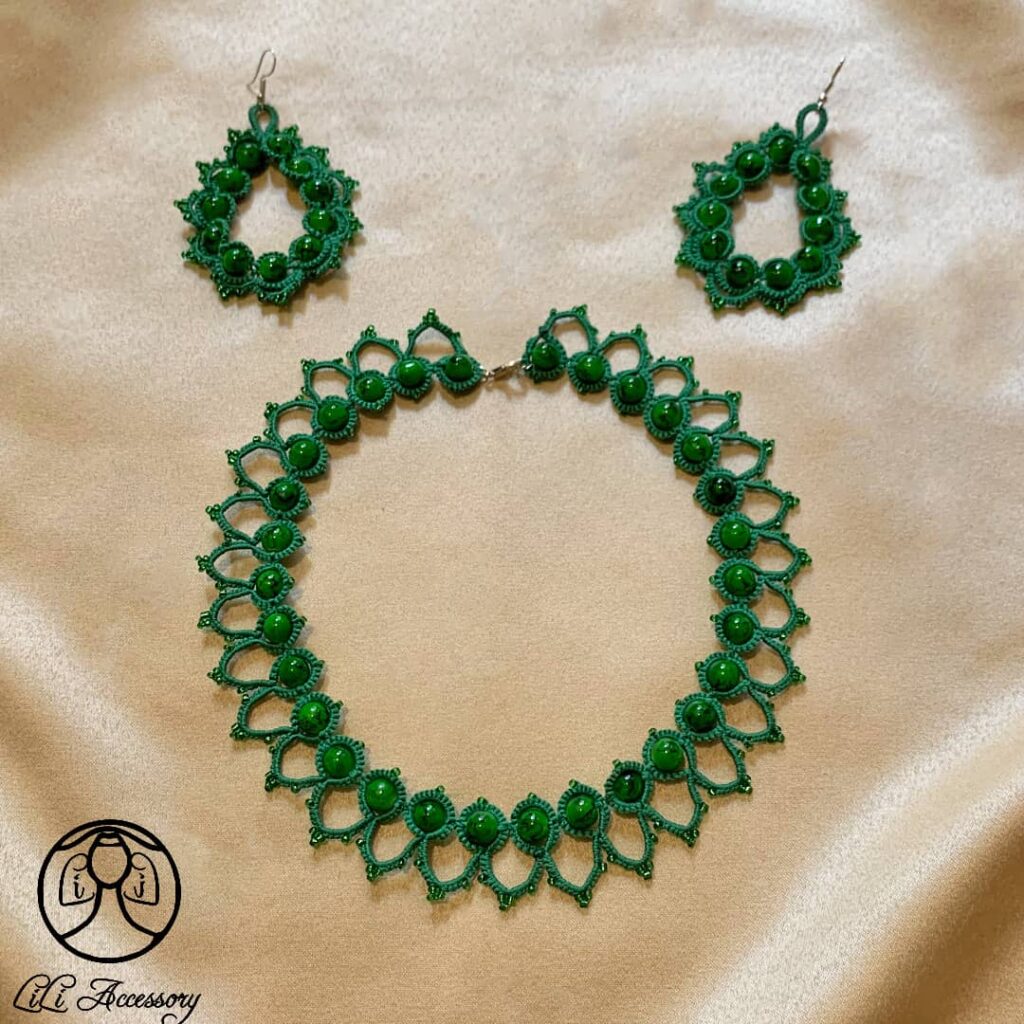 نیم ست زیورآلات دست ساز (گوشواره و گردنبند) مدل سنتی ایرانی مرواریدی سبز زمردی گیپوربافی