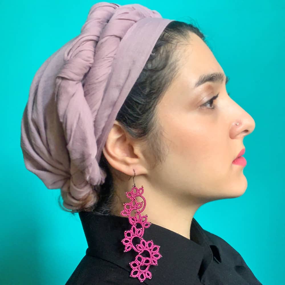 گوشواره آویز بلند عنابی طرح سنتی ایرانی اسلیمی دست ساز با منجوق شفاف با مدل