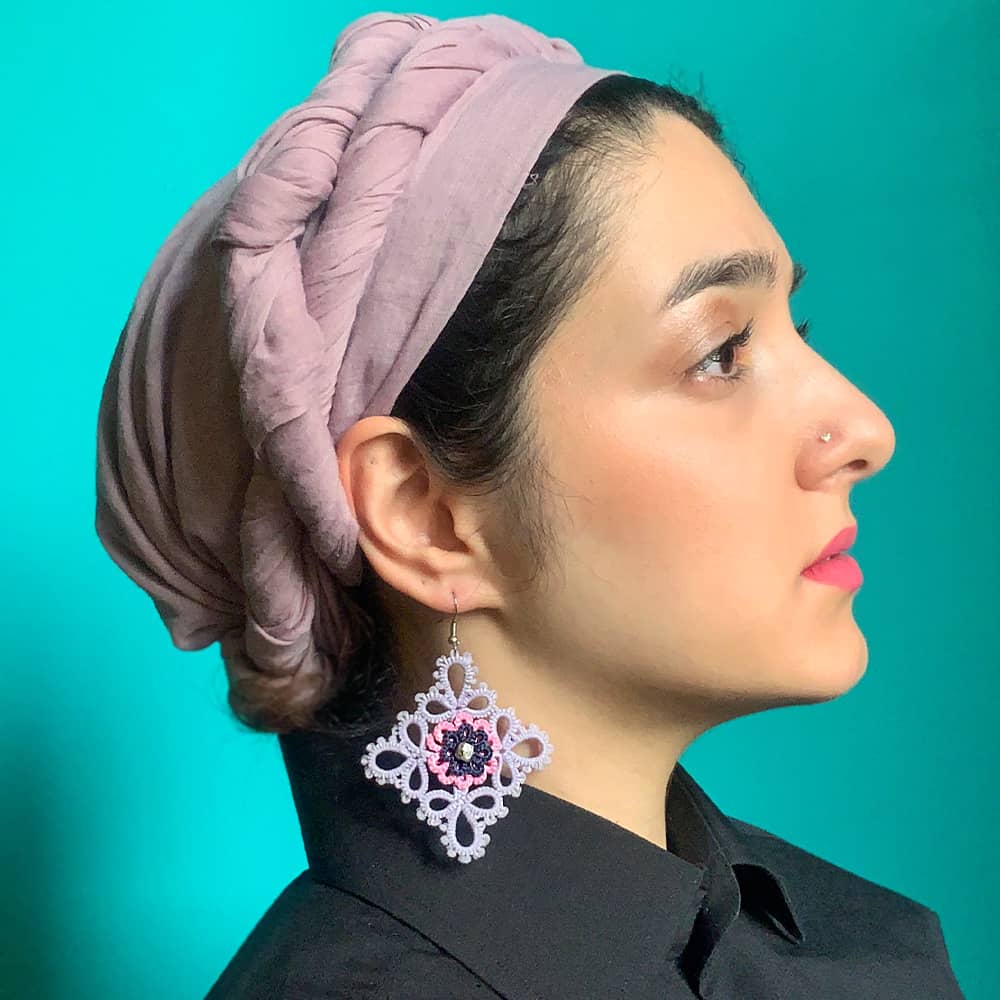 گوشواره دست ساز آویز لوزی یاسی رنگ گل برجسته با مدل